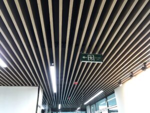 Read more about the article Hướng Dẫn Thi Công Trần Nhôm nhanh chóng và hiệu quả