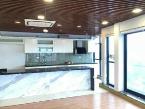 Read more about the article Tấm nhôm ốp trần nhà vệ sinh, tối ưu tính năng và thẩm mỹ