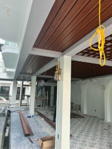 Read more about the article Trần nhôm sóng, giải pháp tối ưu cho không gian hiện đại